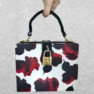 SOLD- Rose Box Purse🌹